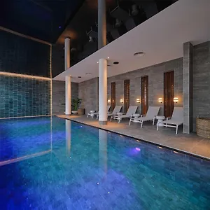 4* 호텔 Adina Belvedere